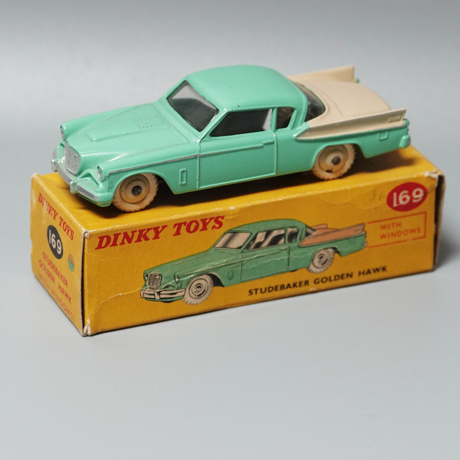 Dinky 169 Studebaker Golden Hawk green-cream with cream hubs