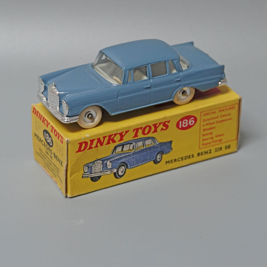 Dinky 186 Mercedes Benz 220 SE French blue 