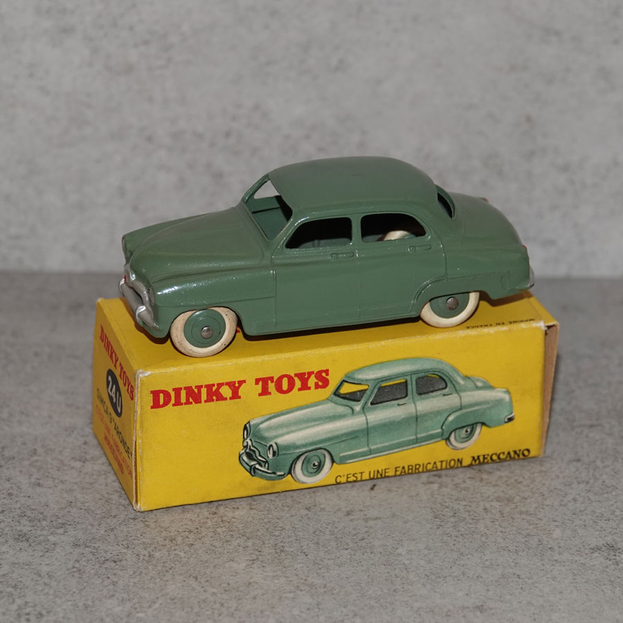 DINKY TOYS France : Simca 9 Aronde, réf 24U, couleur gris, calandre