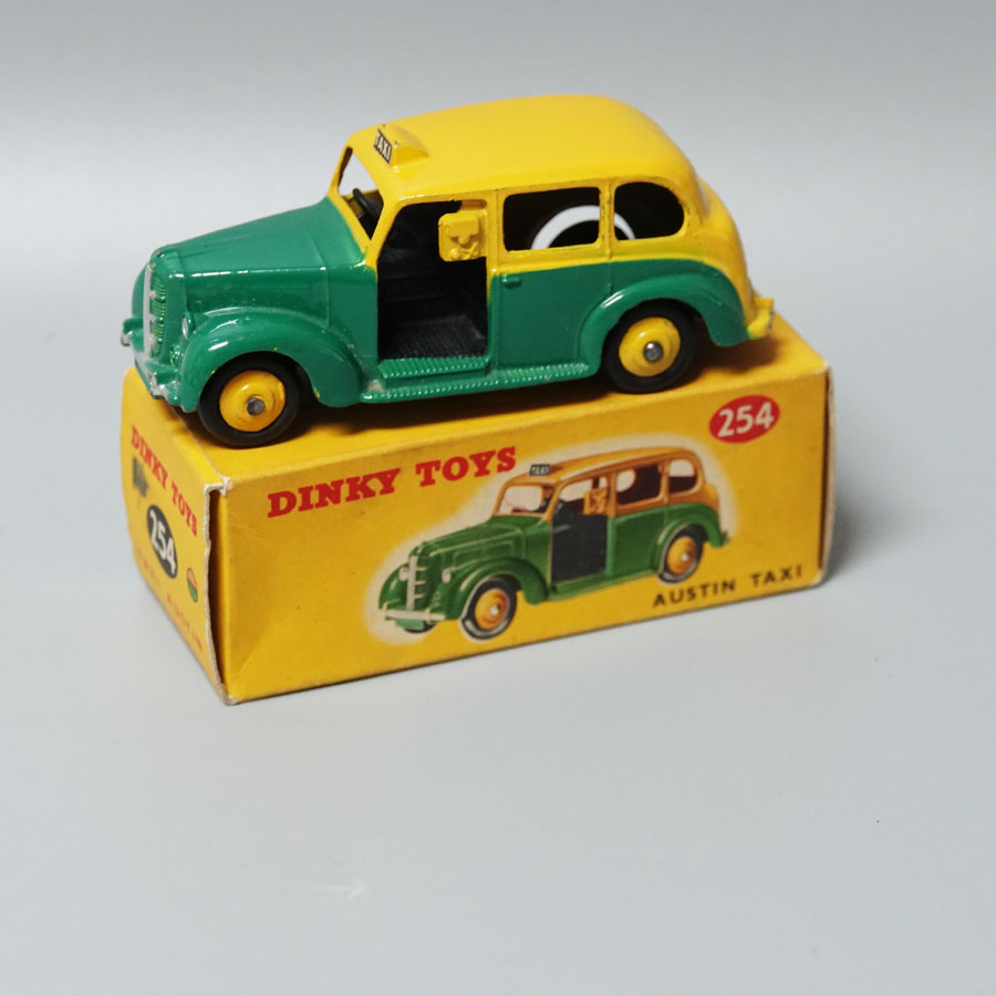Dinky 254 Austin Taxi FX3 green and yellow