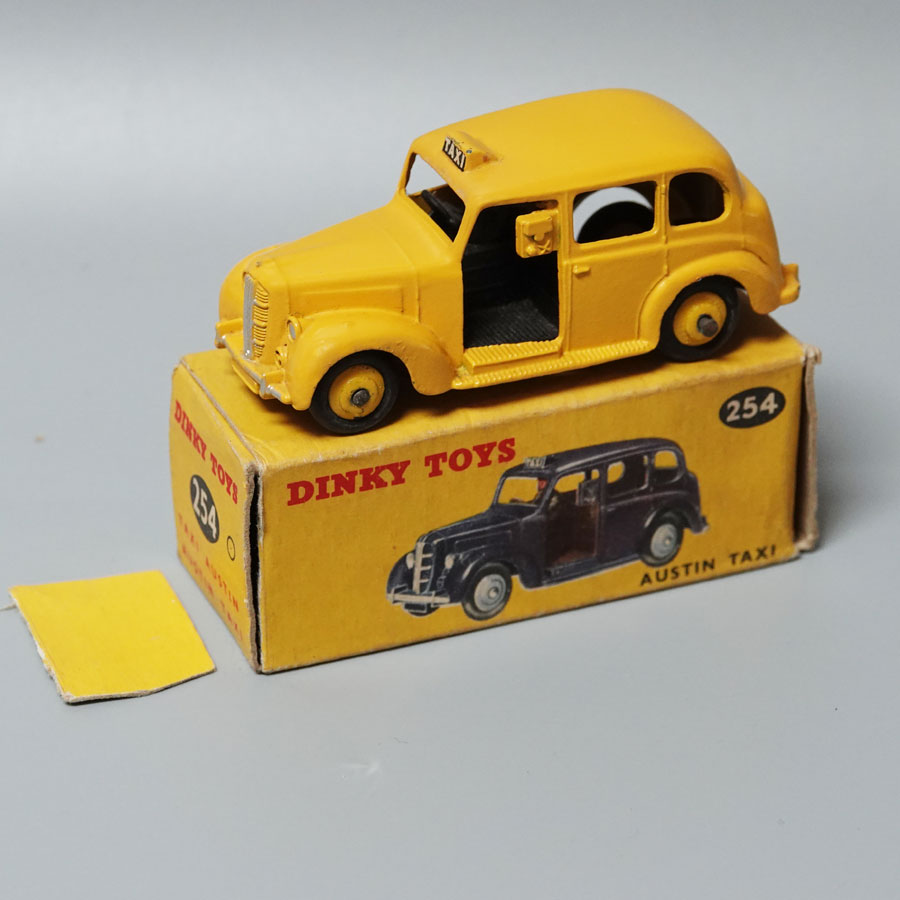 Dinky 254 40H Austin Taxi FX3 yellow black base plate