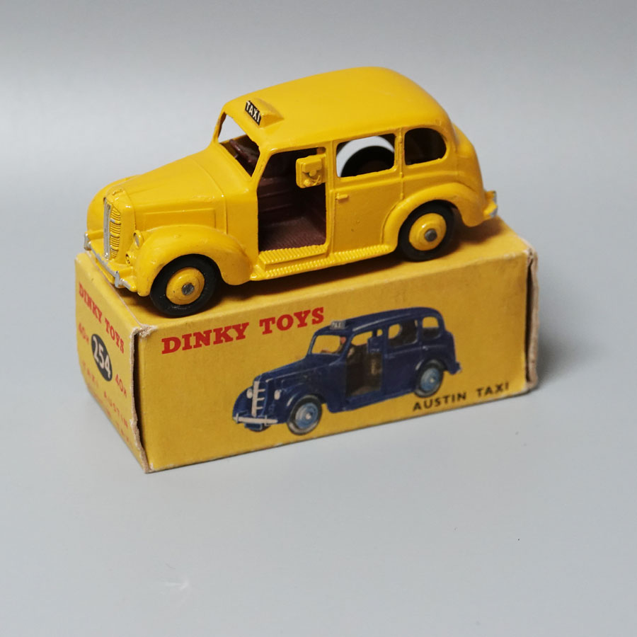 Dinky 254 Austin Taxi FX3 yellow brown base plate