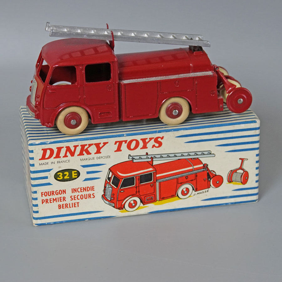 Dinky 32E Berliet Fire Engine Scarce