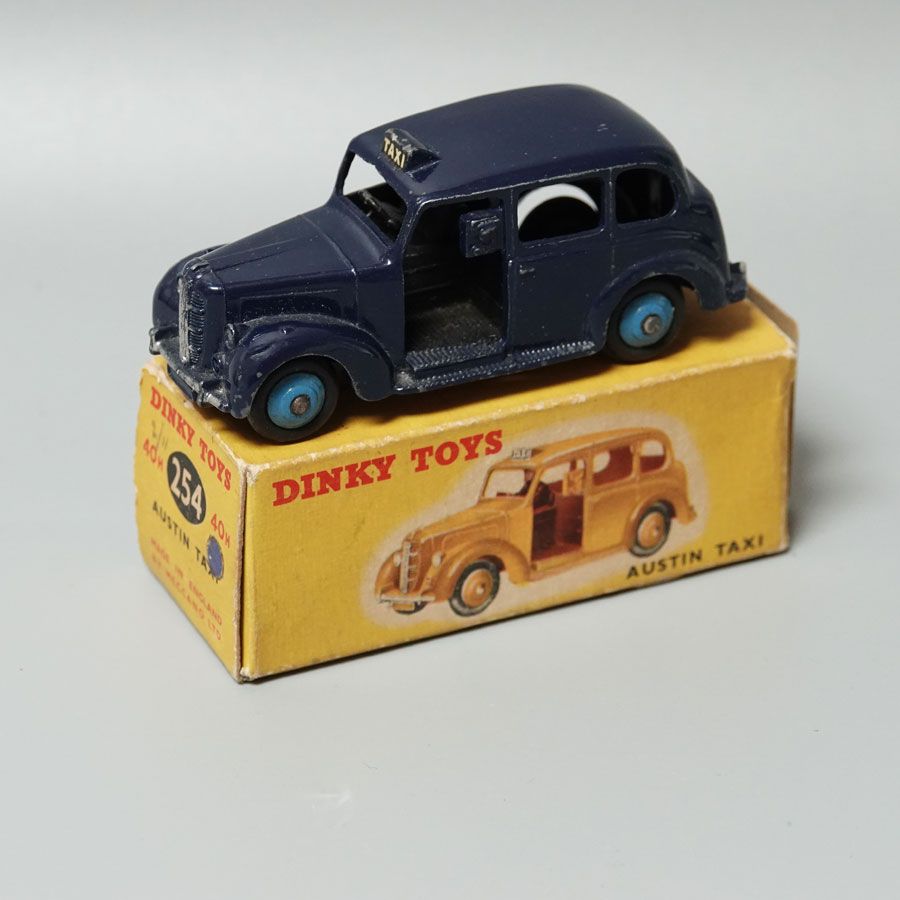 Dinky 40H 254 Austin FX3 Taxi dark blue