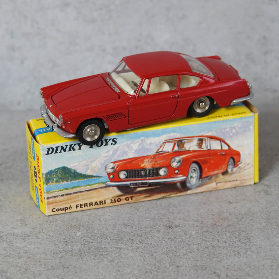 Dinky 515 Ferrari Coupe 250 GT Pininfarina in Red