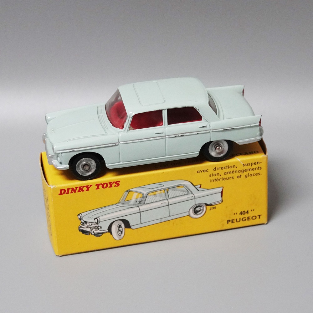 Dinky 553 Peugeot 404 pale blue