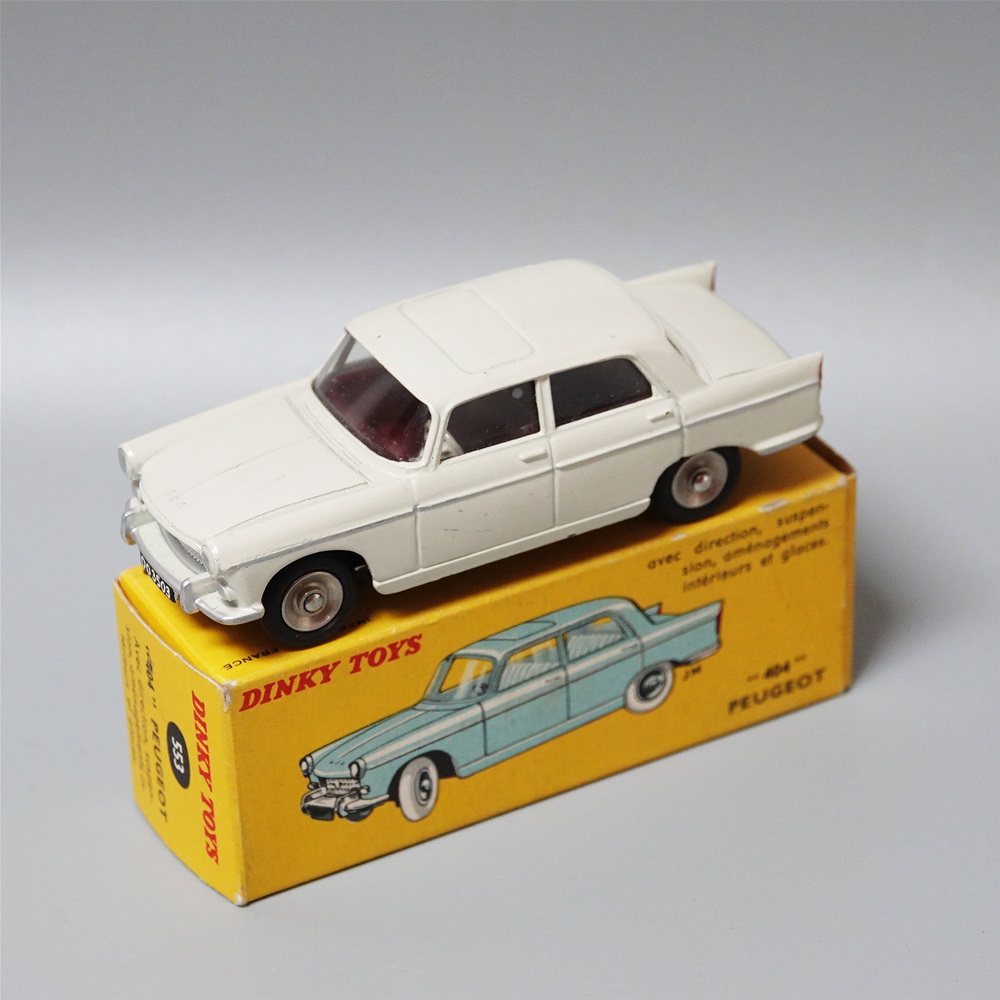 Dinky 553 Peugeot 404 pale cream dark red interior