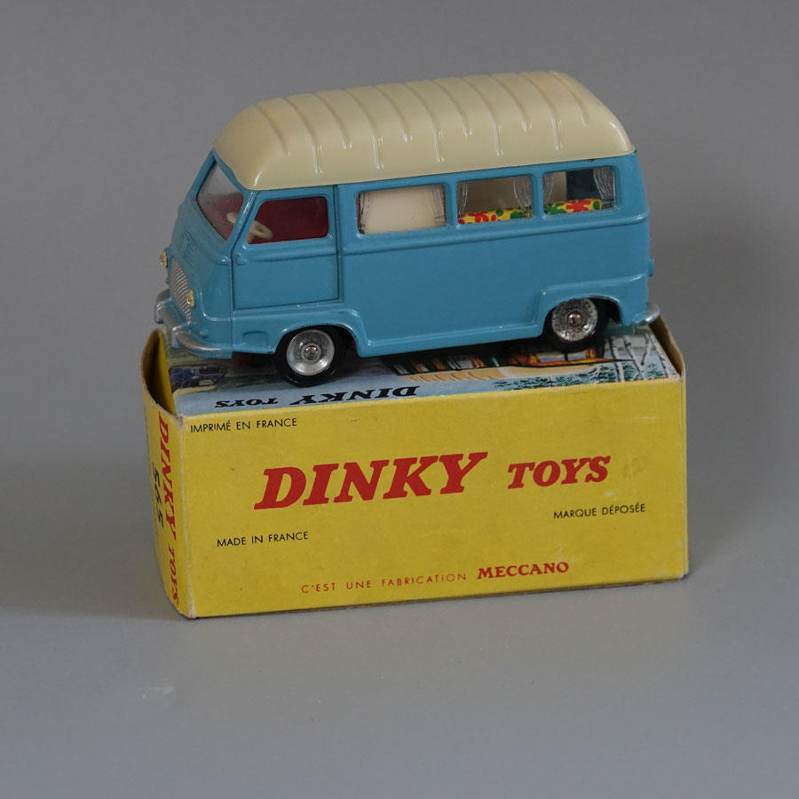 Une voiture, une miniature : La Renault Estafette camping / Dinky Toys
