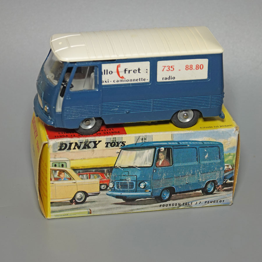 Dinky toys 570 fourgon tole J7 Peugeot - Jeux & Jouets