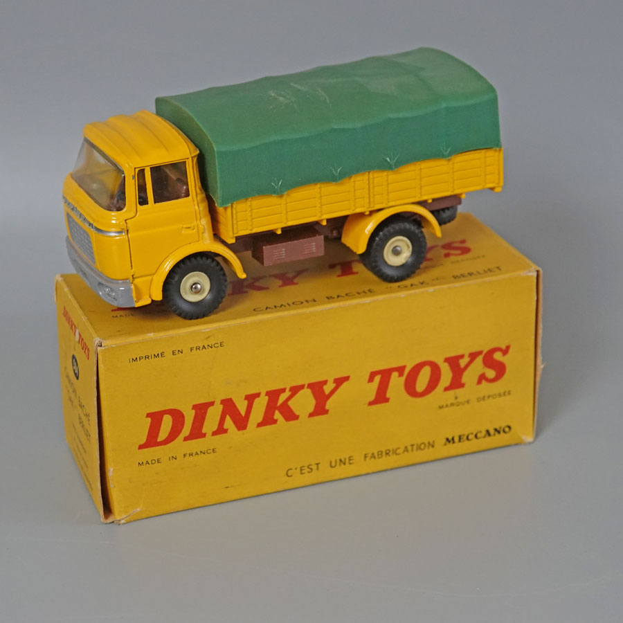 Dinky 584 Berliet Covered Lorry plain box