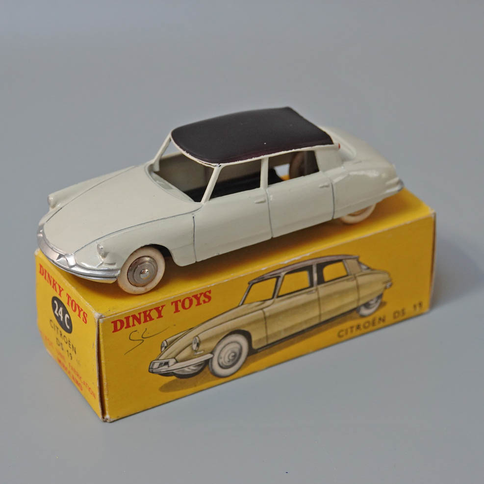 Dinky 24c Citroen DS 19 in ivory aubergine roof