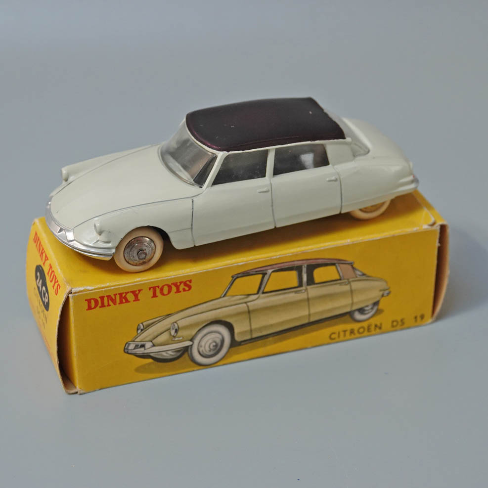 Dinky 24cp Citroen DS19 in ivory aubergine roof