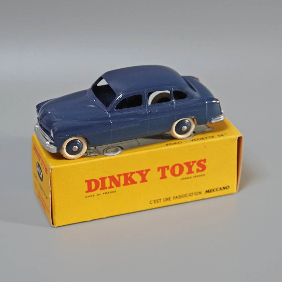 Dinky 24X Ford Vedette 54 in blue