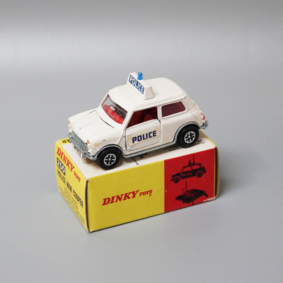 Dinky 250 Police mini cooper S small police lettering on doors (2)
