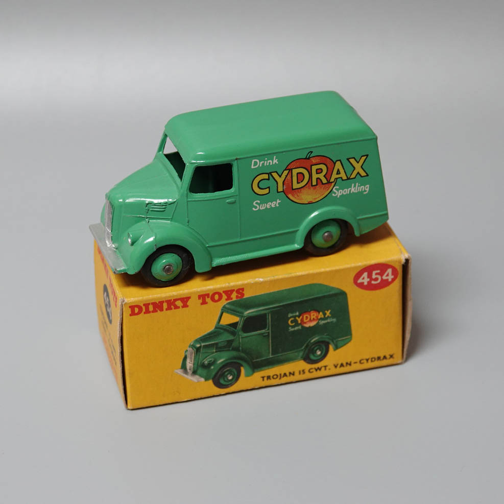 Dinky 454 Cydrax Trojan 15 cwt van in green