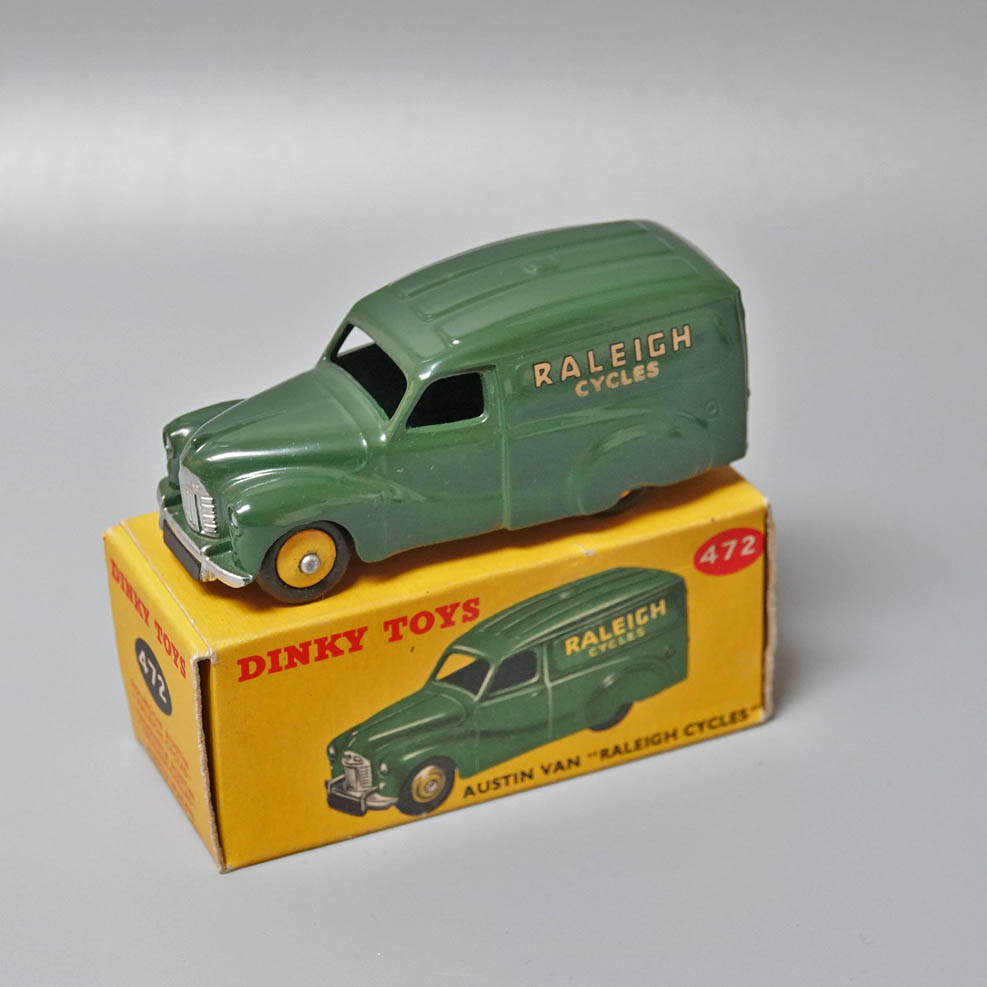 Dinky 472 Raleigh Cycles Austin Van in green