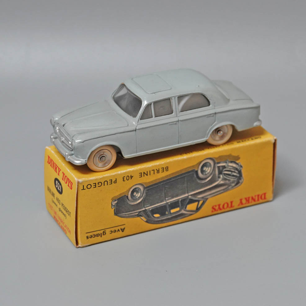 Dinky 521 Peugeot 403 Berline in grey