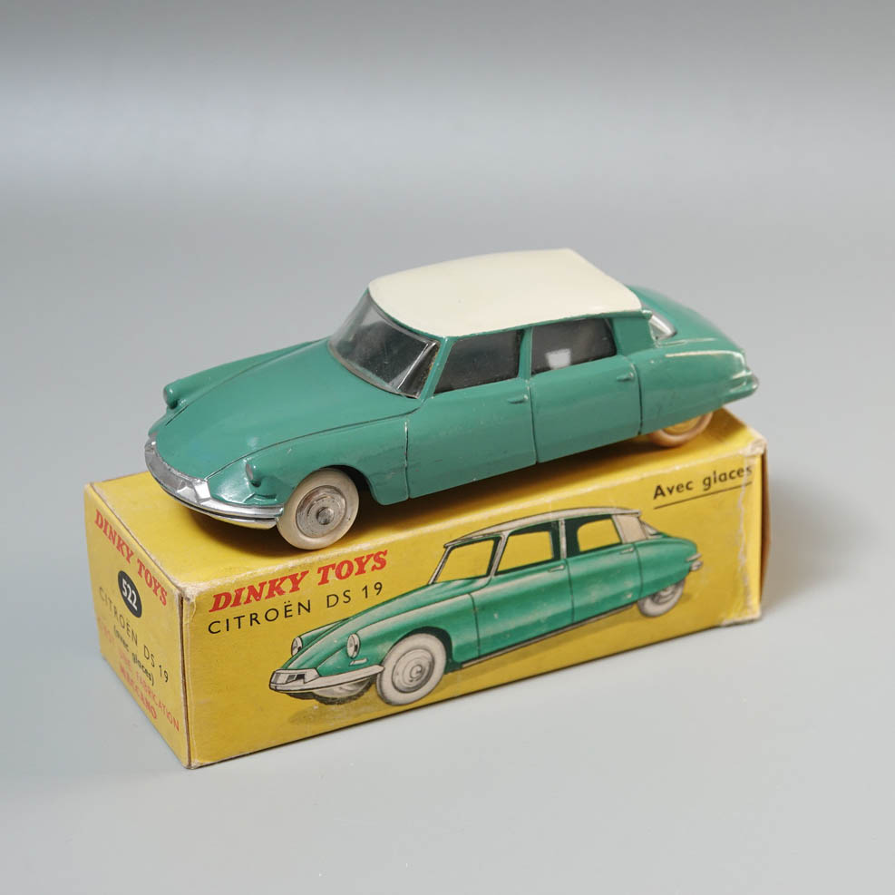 Dinky 522-24c Citroen DS19 in green cream roof