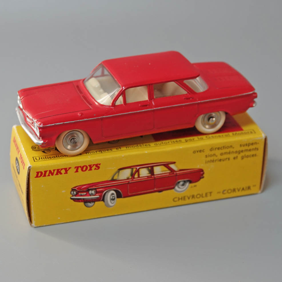 Dinky 552 Chevrolet corvair red cream interior#2