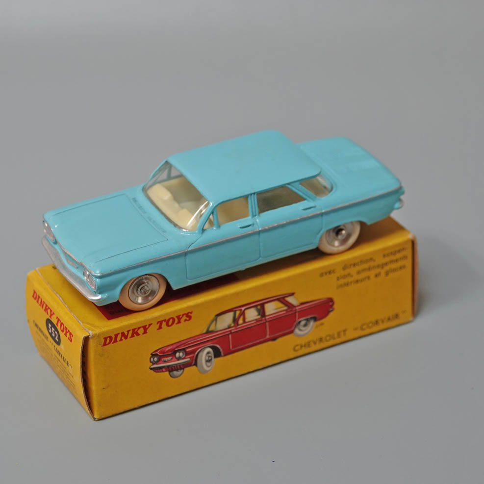 Dinky 552 Chevrolet Corvair turquoise cream interior