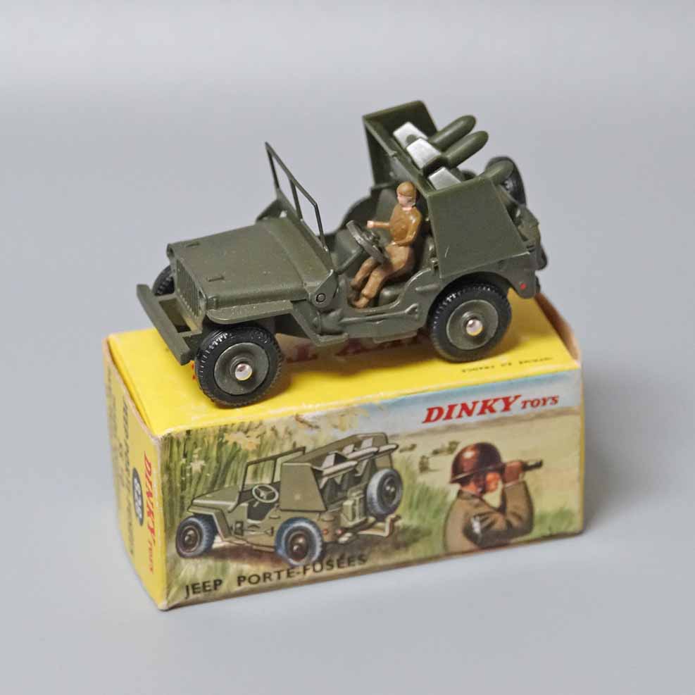 Dinky 828 Jeep Porte fusees ss10