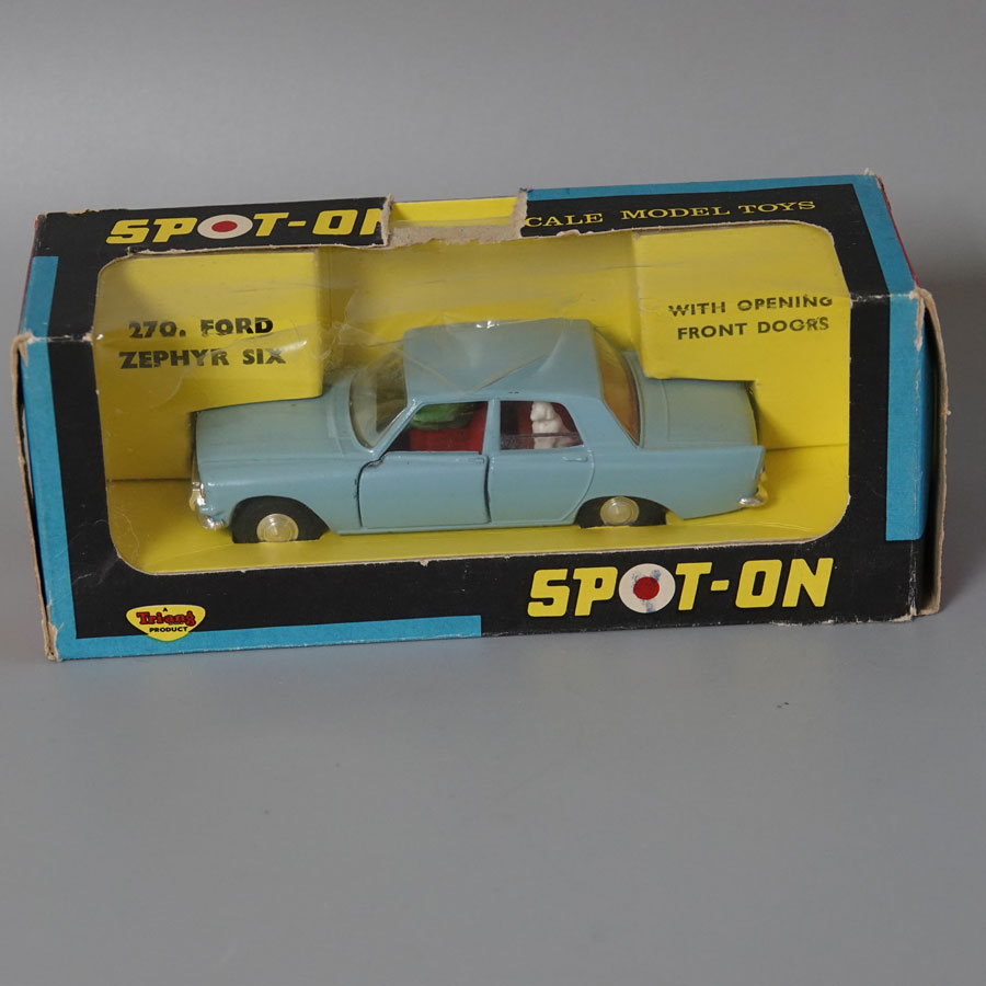 Spot-on 270 Ford Zephyr Six Blue figure & dog