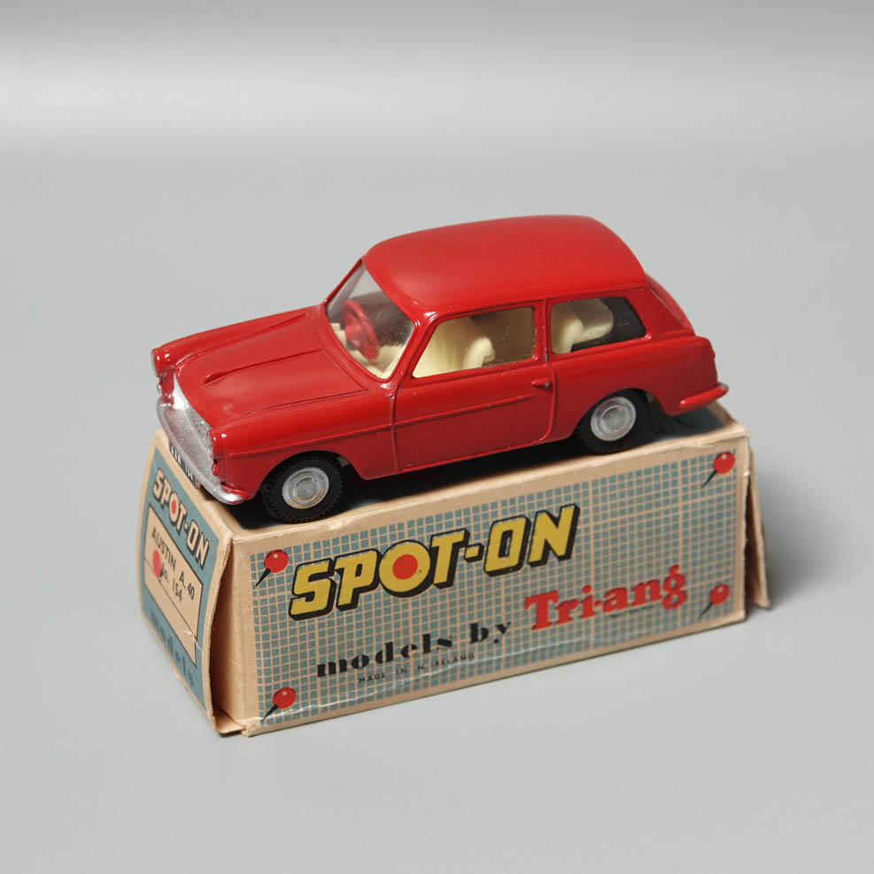 Spot-on 154 Austin A40 In red (Scarce)