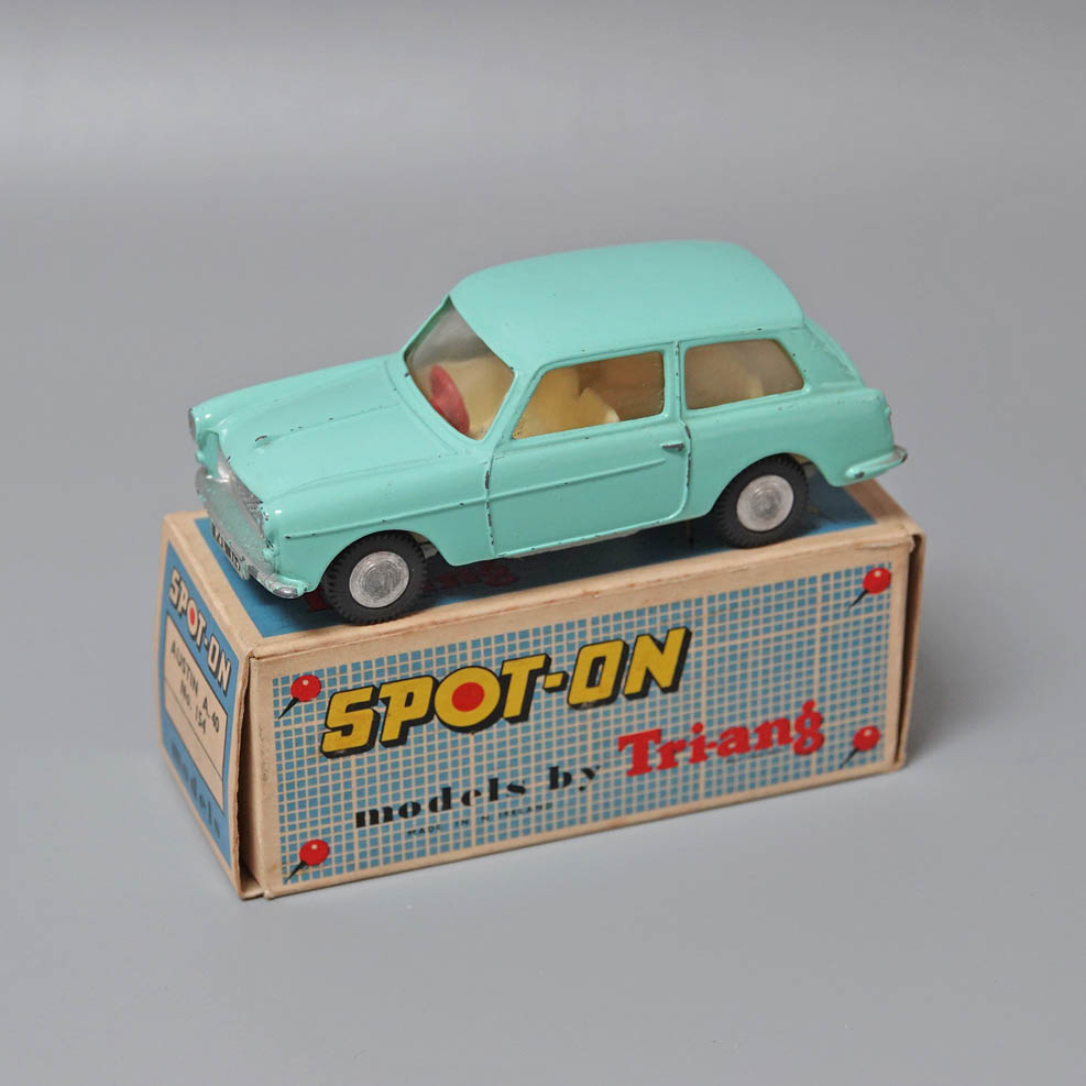 Spot-on154 Austin A40 In turquoise